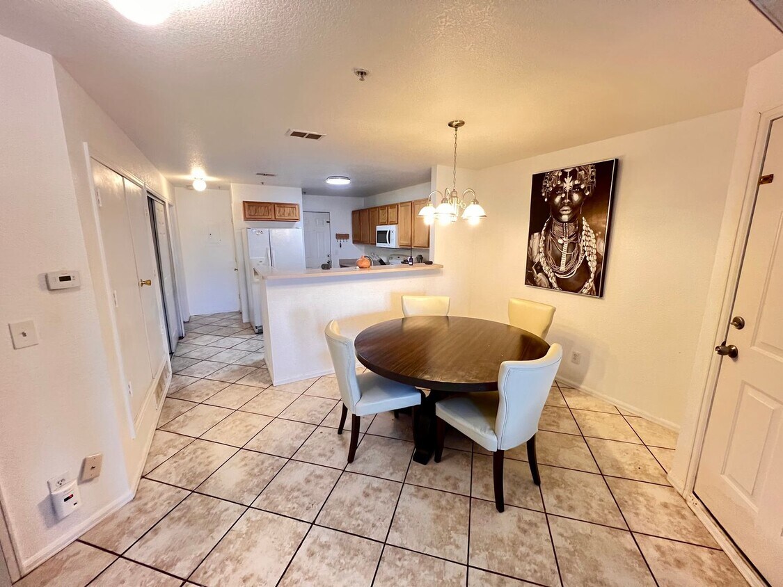 Bright and Spacious 2 Bd 2 Bath Condo - Bright and Spacious 2 Bd 2 Bath Condo