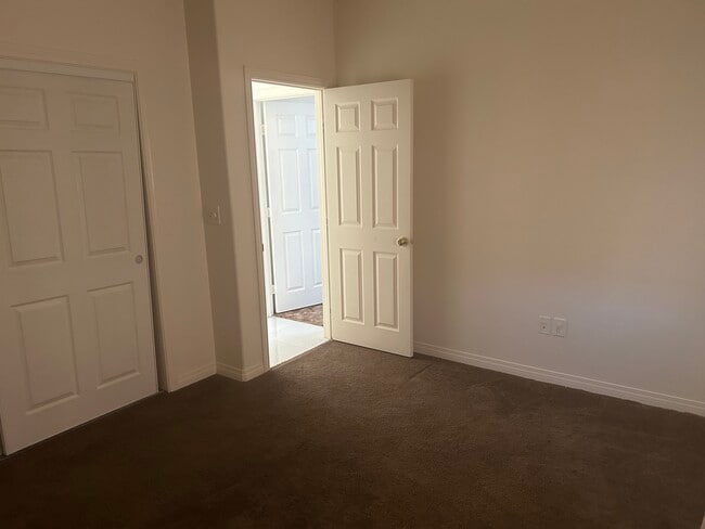 Bedroom - 10730 Garibaldi Dr Unidad A