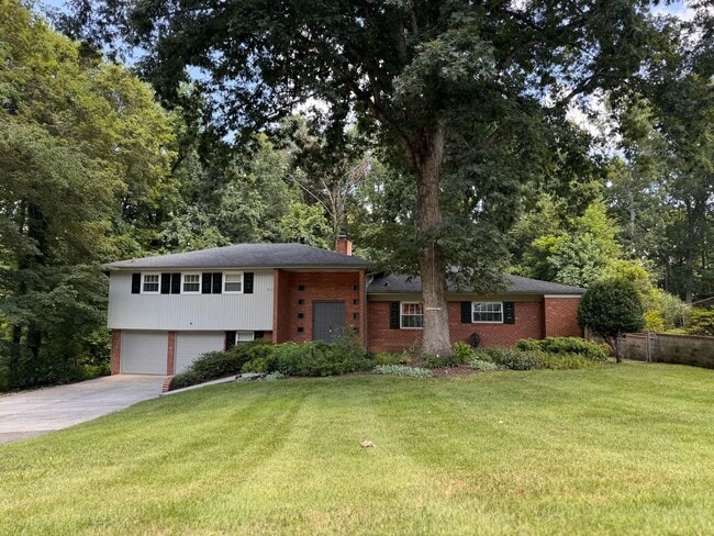 Photo - 4 Bedroom Jamestown Beauty!