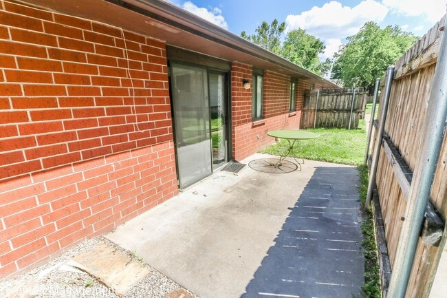 Photo - 1510 Houston St Unit B