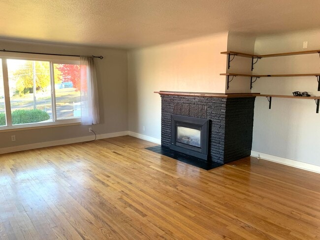 Photo - Beacon Hill 3 bedroom, 2 bath. 1 car garage with large storage loft.