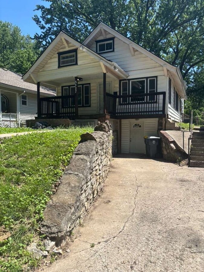 Remodeled 4BR Home with Open Layout, Fenced Yard & Updated Kitchen - Remodeled 4BR Home with Open Layout, Fenced Yard & Updated Kitchen