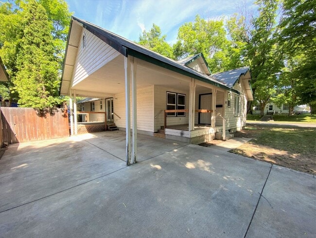 3 Bed, 2 Bath 1 block from CWU - 3 Bed, 2 Bath 1 block from CWU
