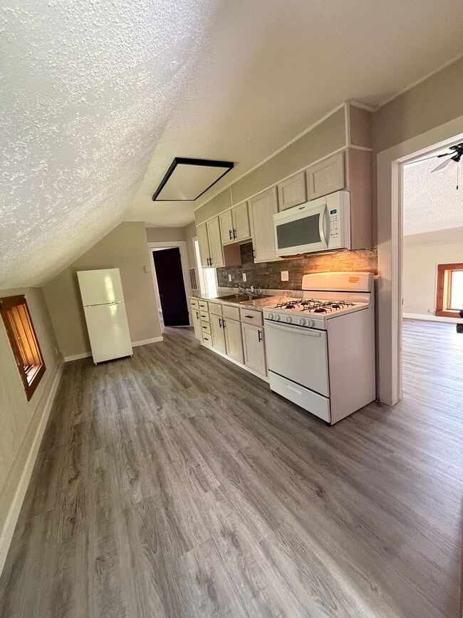 Photo - Two Bedroom Upper Duplex