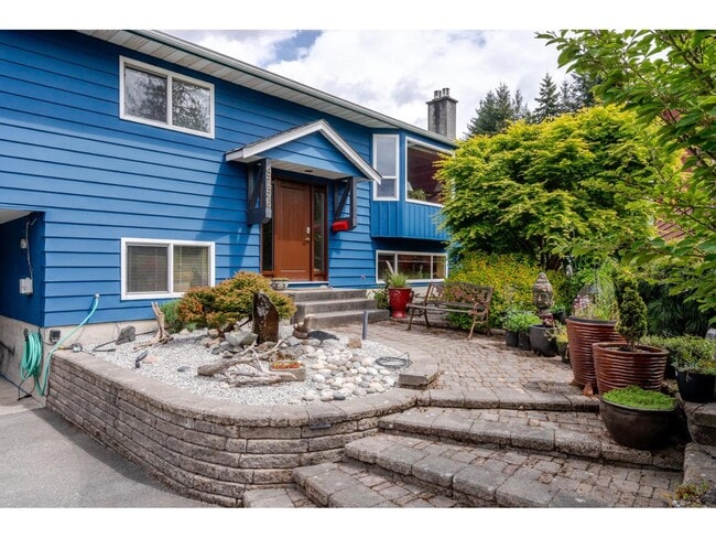 Photo - 9756 Crown Crescent