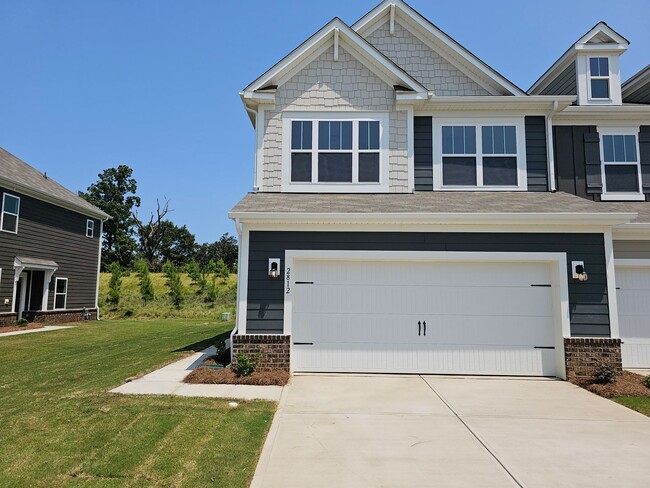 Like New End-Unit townhome in Monroe - Like New End-Unit townhome in Monroe