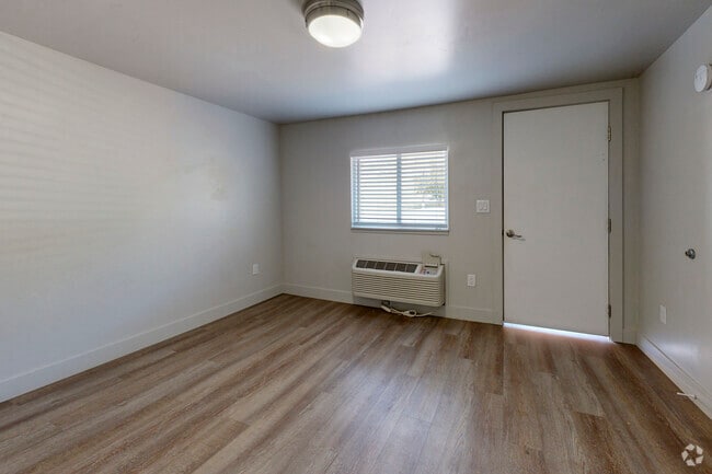 Studio - 300SF - Living Room - Dream Island