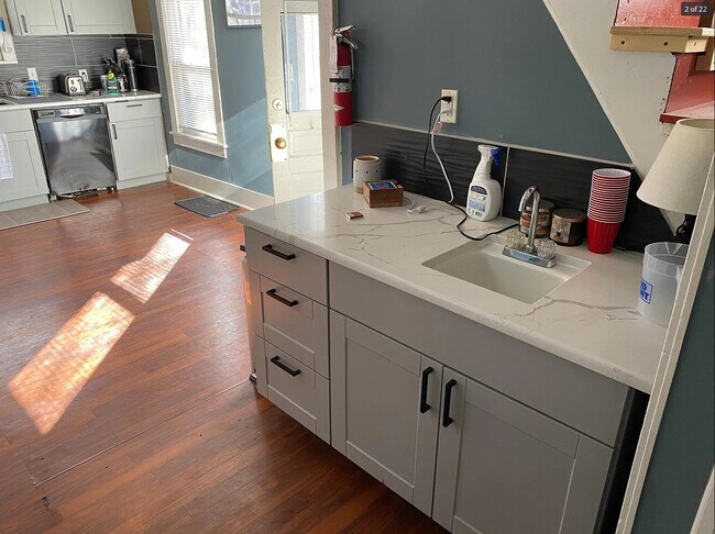 Photo - 1332 Massachusetts St