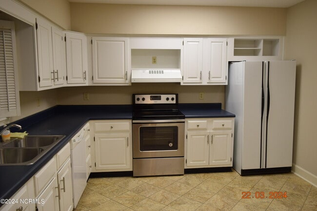Photo - 120 Racquet Ln
