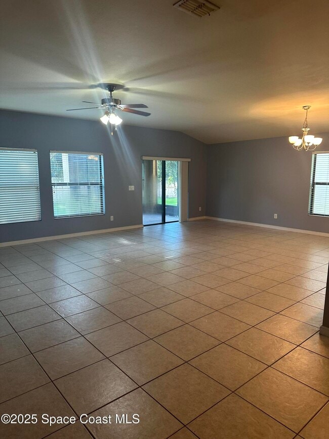 Photo - 464 Dryden Cir