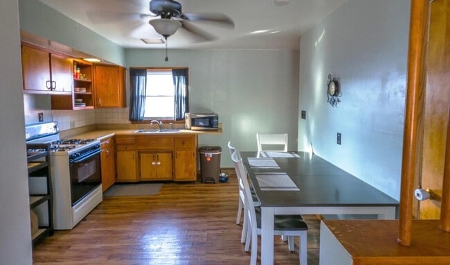 Photo - 709 Hoyt St