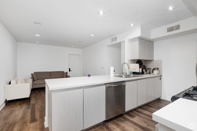 4BD, 3BA - 1,309SF - Kitchen