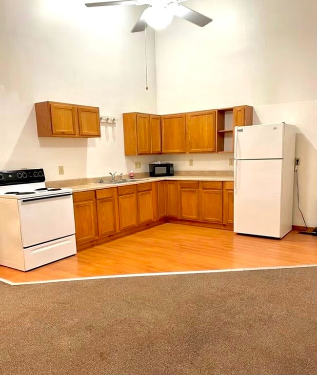 Building Photo - 102 N Main St Unit B