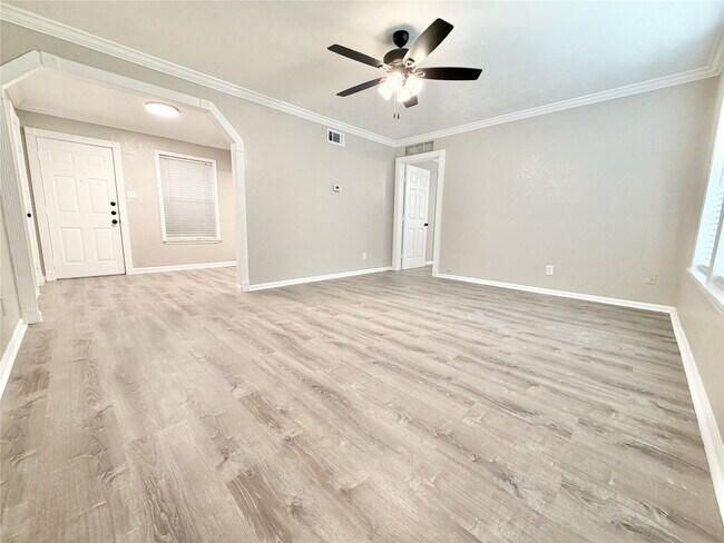 218 W 15th St Unit B