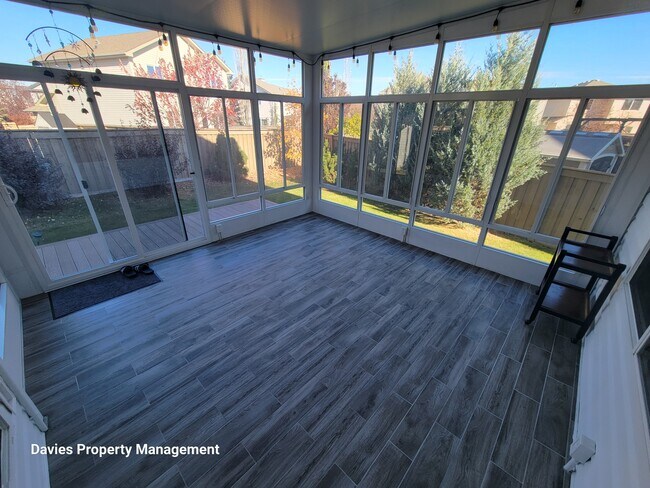 Photo - 8380 Shaske Crescent NW