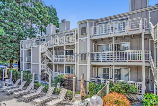 Building Photo - 2709 Oak Road Unit E Rental