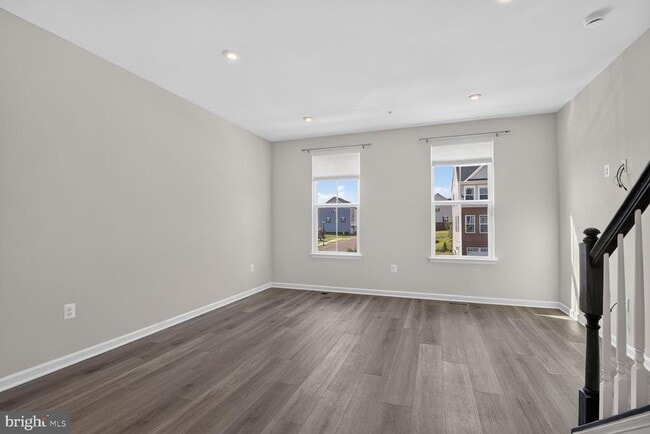 Photo - 168 Woodgate Cir