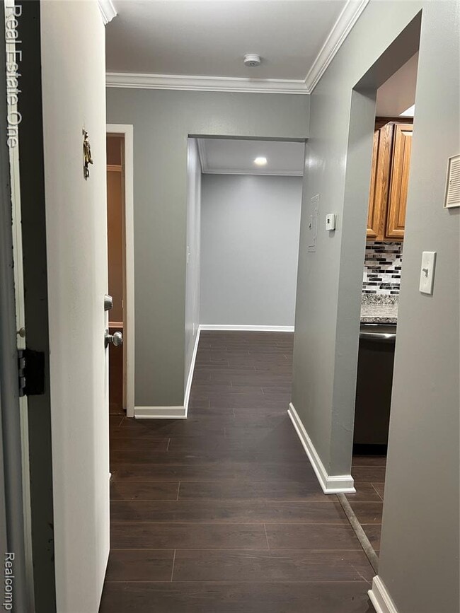 Photo - 754 E Fox Hills Dr