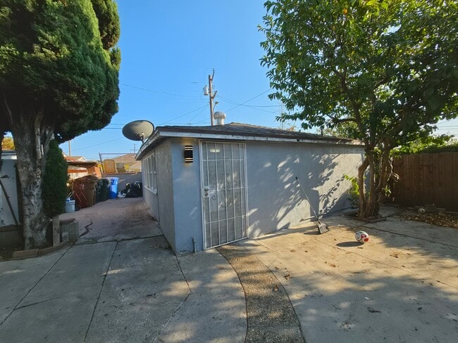Photo - 1318 W 119th St Unit 2B