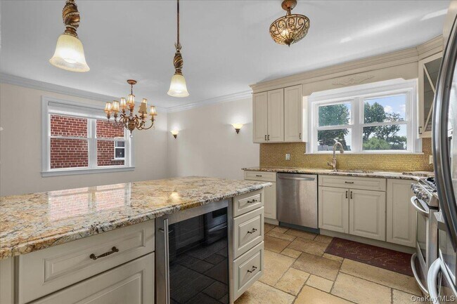 Photo - 1184 Rhinelander Ave