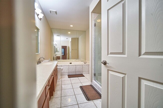 Photo - 2816 Holly Hall St
