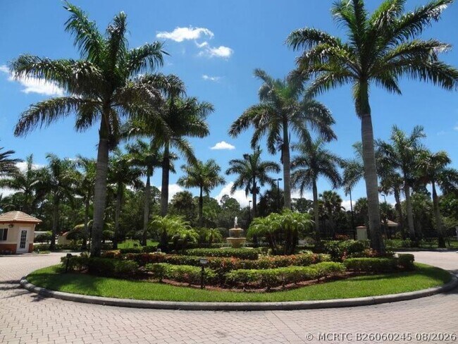 260 Crestwood Cir Unit 102