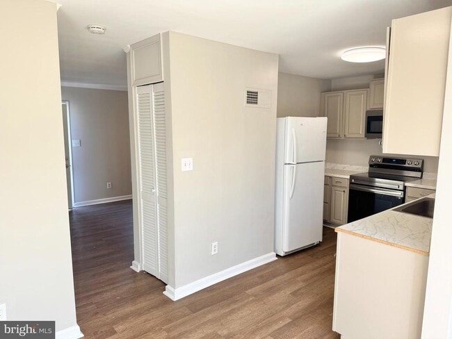 Building Photo - 134 Hickok Cir