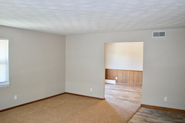 Living to Dining - 3408 N Ten Mile Dr Unit 5