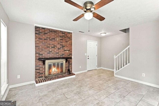 5557 Clover Rise Ln