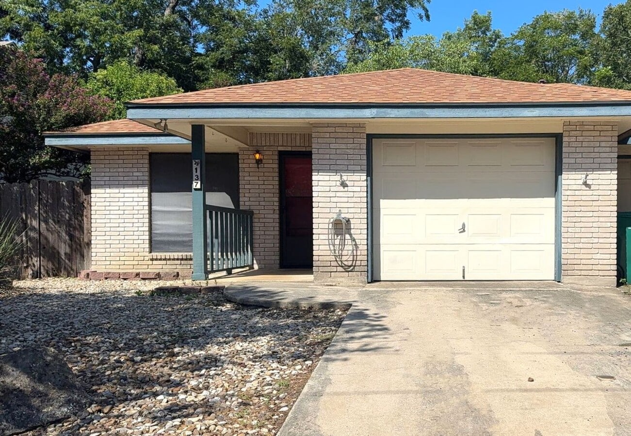 Photo - 137 Cibolo Creek Dr