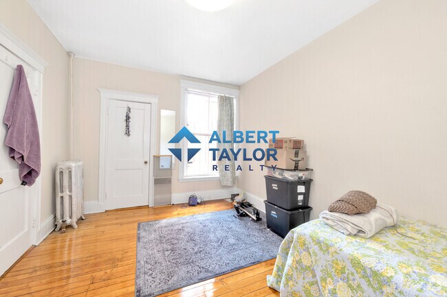 Building Photo - 104 Strathmore Rd Unit 4 Rental