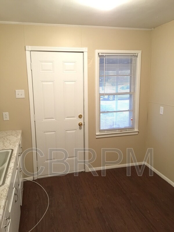 Photo - 3213 Erskine St