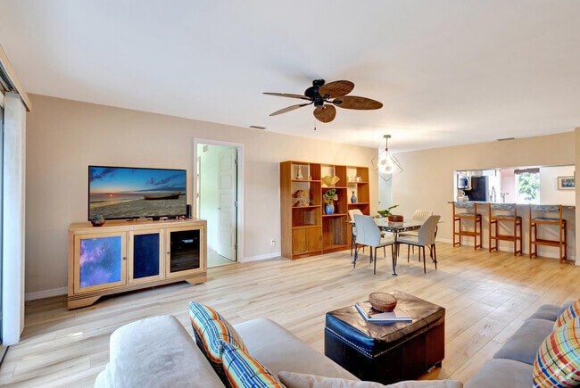 Building Photo - 3110 Surf Way Unit 4 Rental