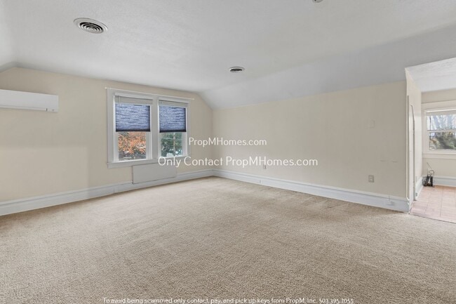 Photo - Large Studio in the Heart of Mt Tabor - With A/C! Unidad 6315 E Burnside Street  2