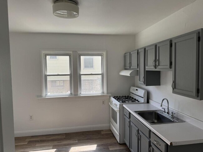 Photo - 1223 Colescott St