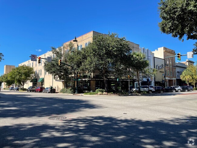 Building Photo - Lofts at Lourie's