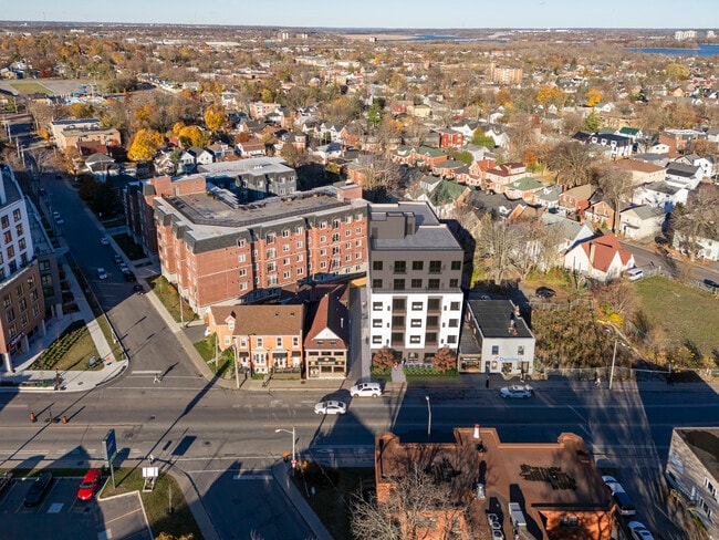 Building Photo - 565 Princess