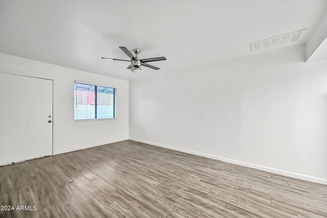 Photo - 1744 W Glendale Ave Unit 8B