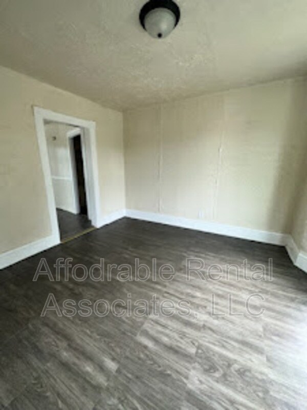 Photo - 124 W Kassner Pl Unit Upper