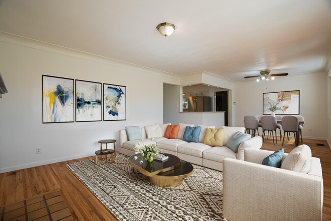 Photo - 425 Graceland Dr SE