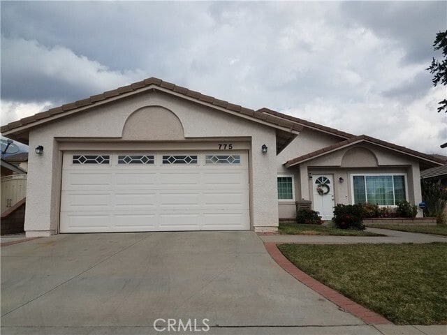 Photo - 775 Falcon View St