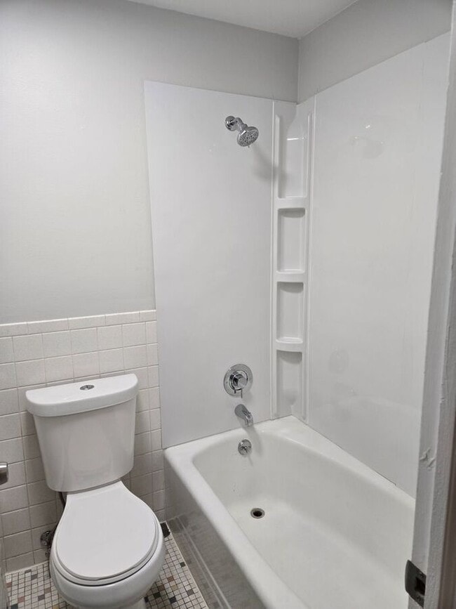 Photo - 1917 W 103rd St Unit 202