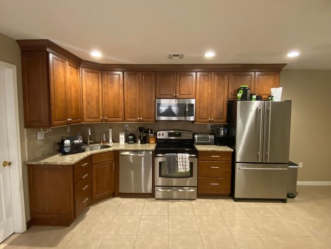 394 Virginia Ave Unidad GND Floor