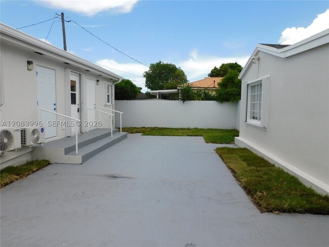 2754 NW 26th St Unidad C