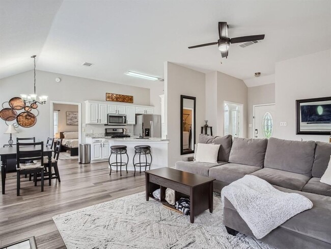 Building Photo - Comfort & Convenience in the Heart of Round Rock-1813 Southeastern Trl