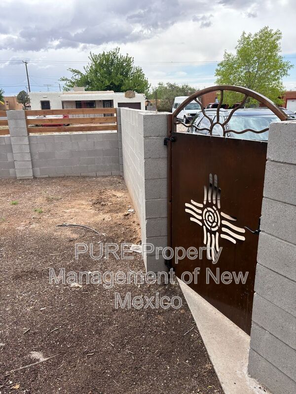 Photo - 536 Arizona St SE