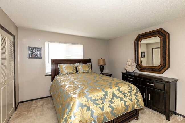2BR, 1.5BA - 1485SF