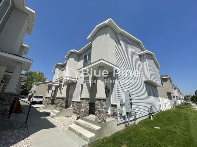Building Photo - 710 S Saturn Ave