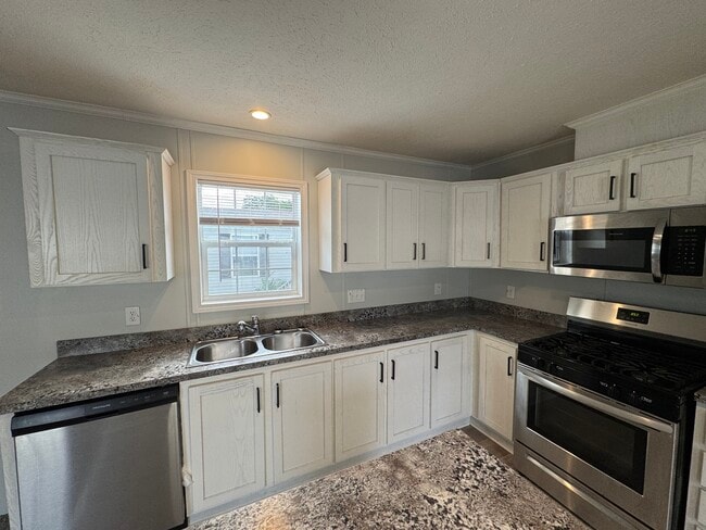 2022 Marmoor Dr
