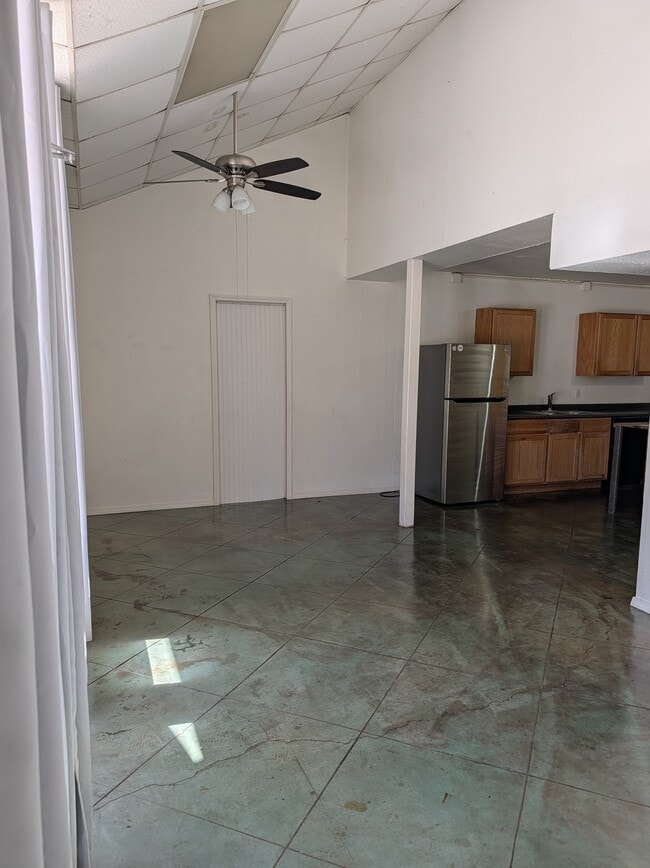 Building Photo - 805 Avenue C